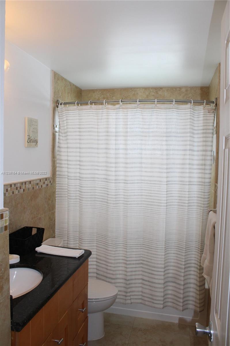 335 Collins Ave # 403