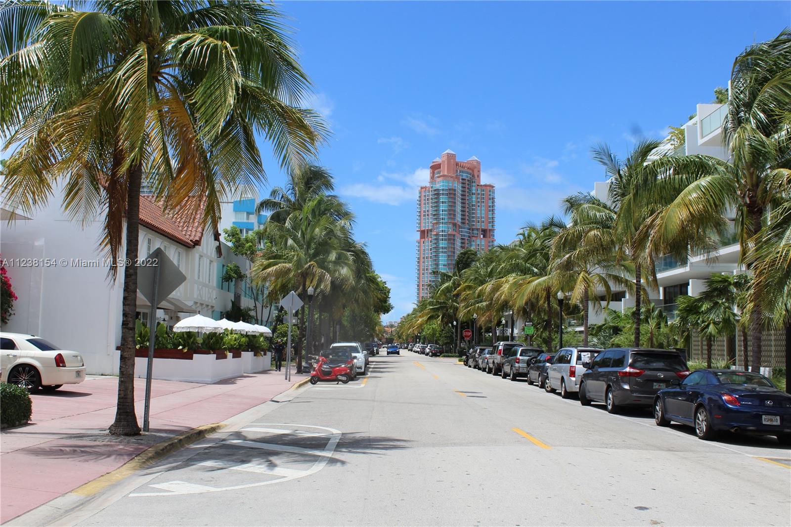 335 Collins Ave # 403