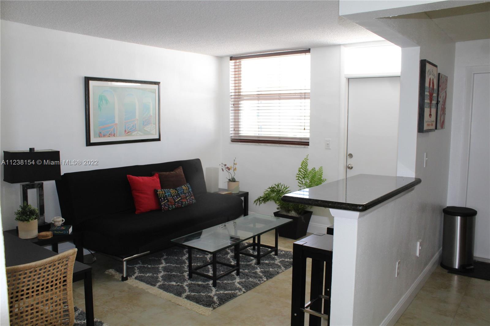 335 Collins Ave # 403