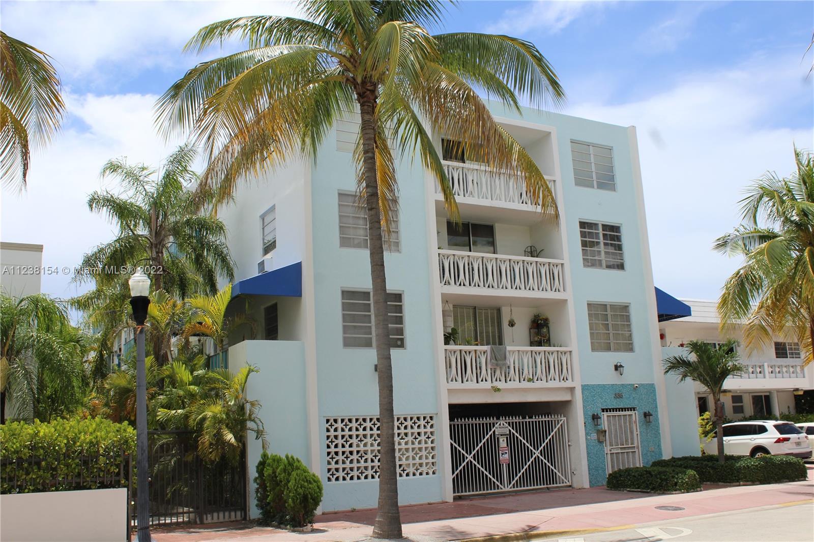 335 Collins Ave # 403