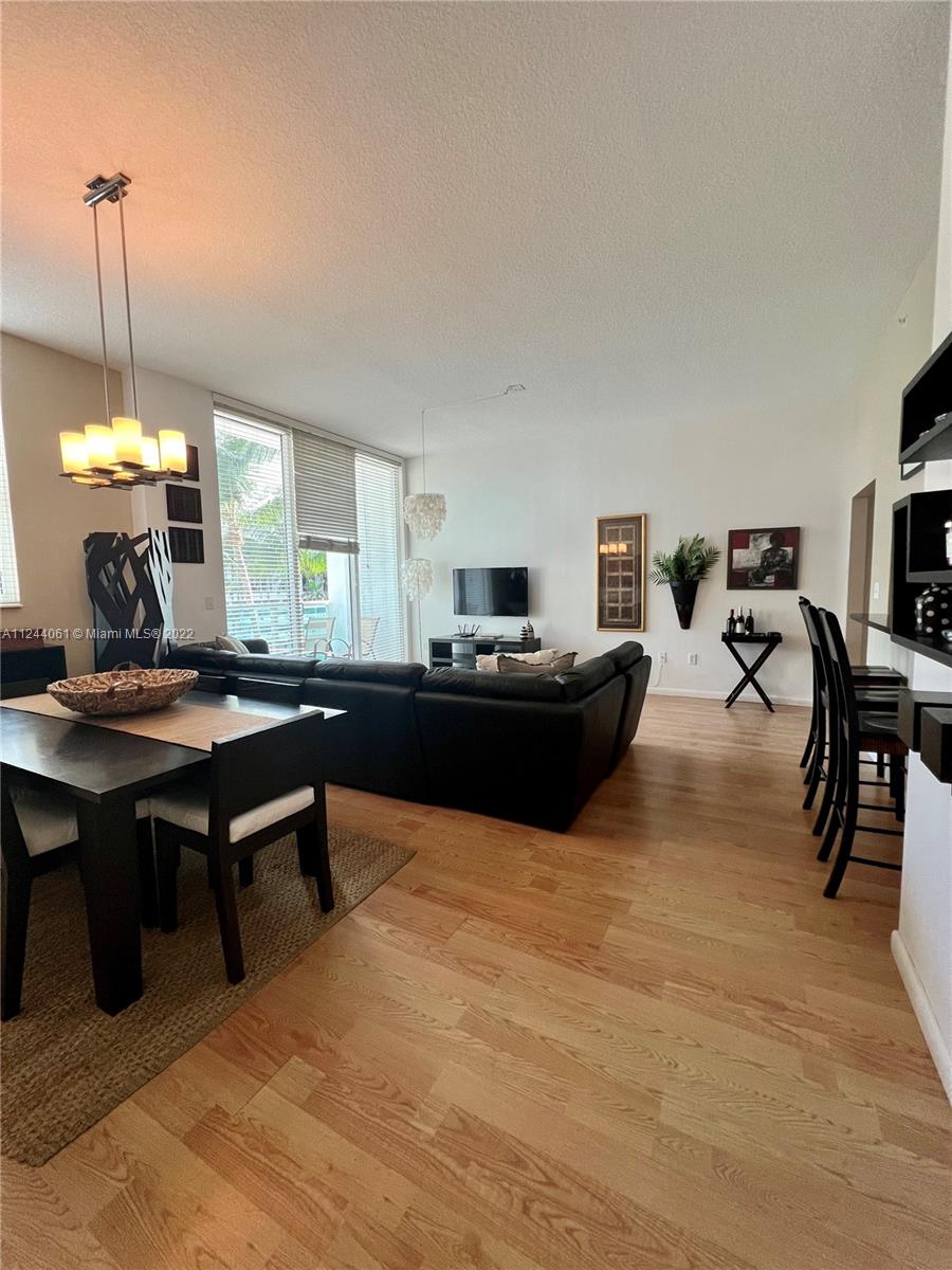31 SE 5th St # 201