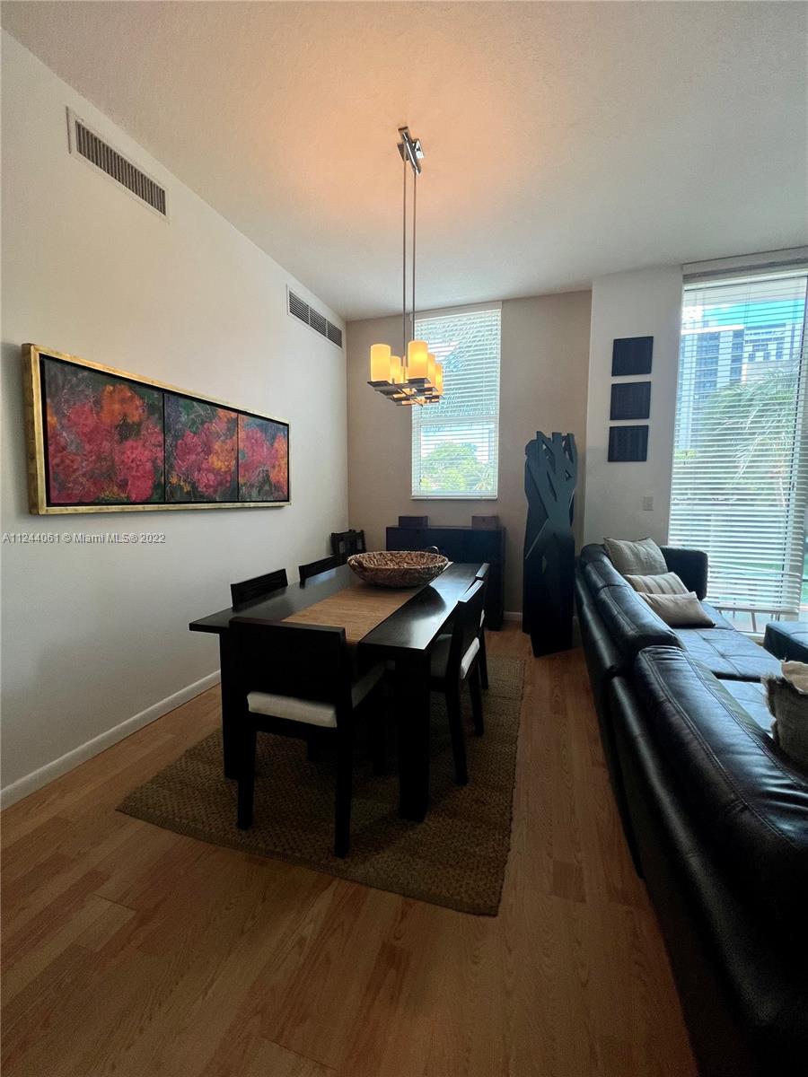 31 SE 5th St # 201