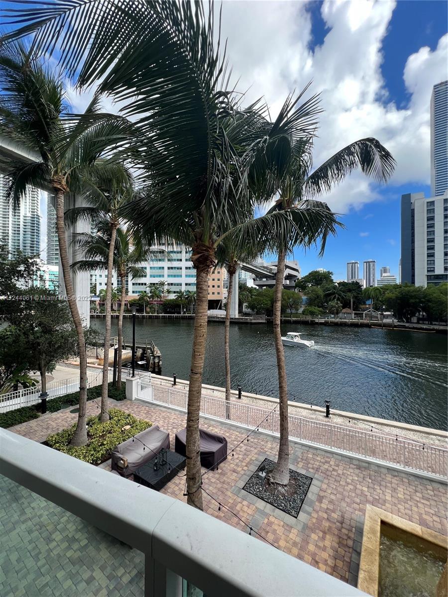 31 SE 5th St # 201