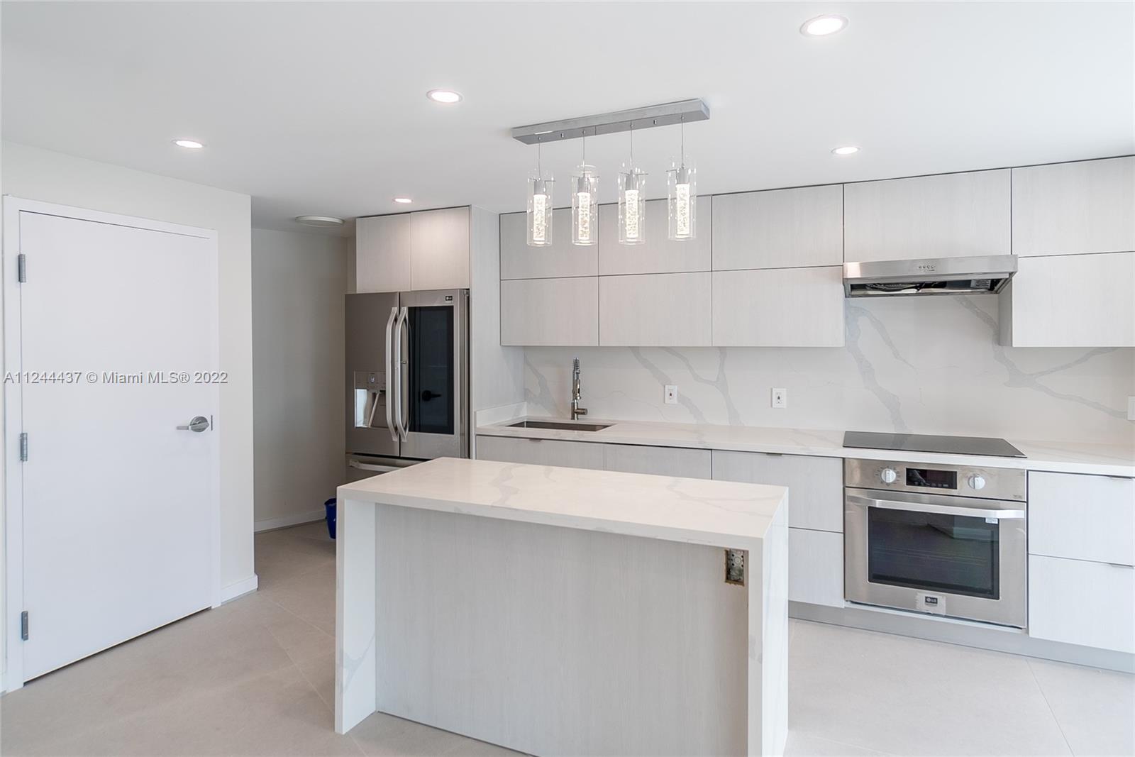 600 Grapetree Dr Unit: 9ES