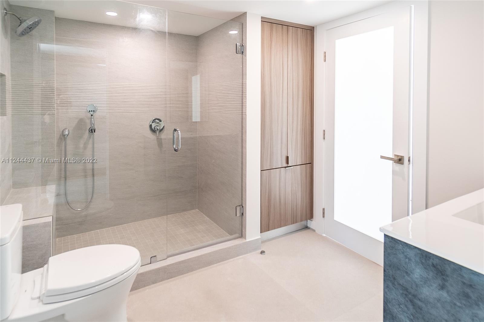 600 Grapetree Dr Unit: 9ES