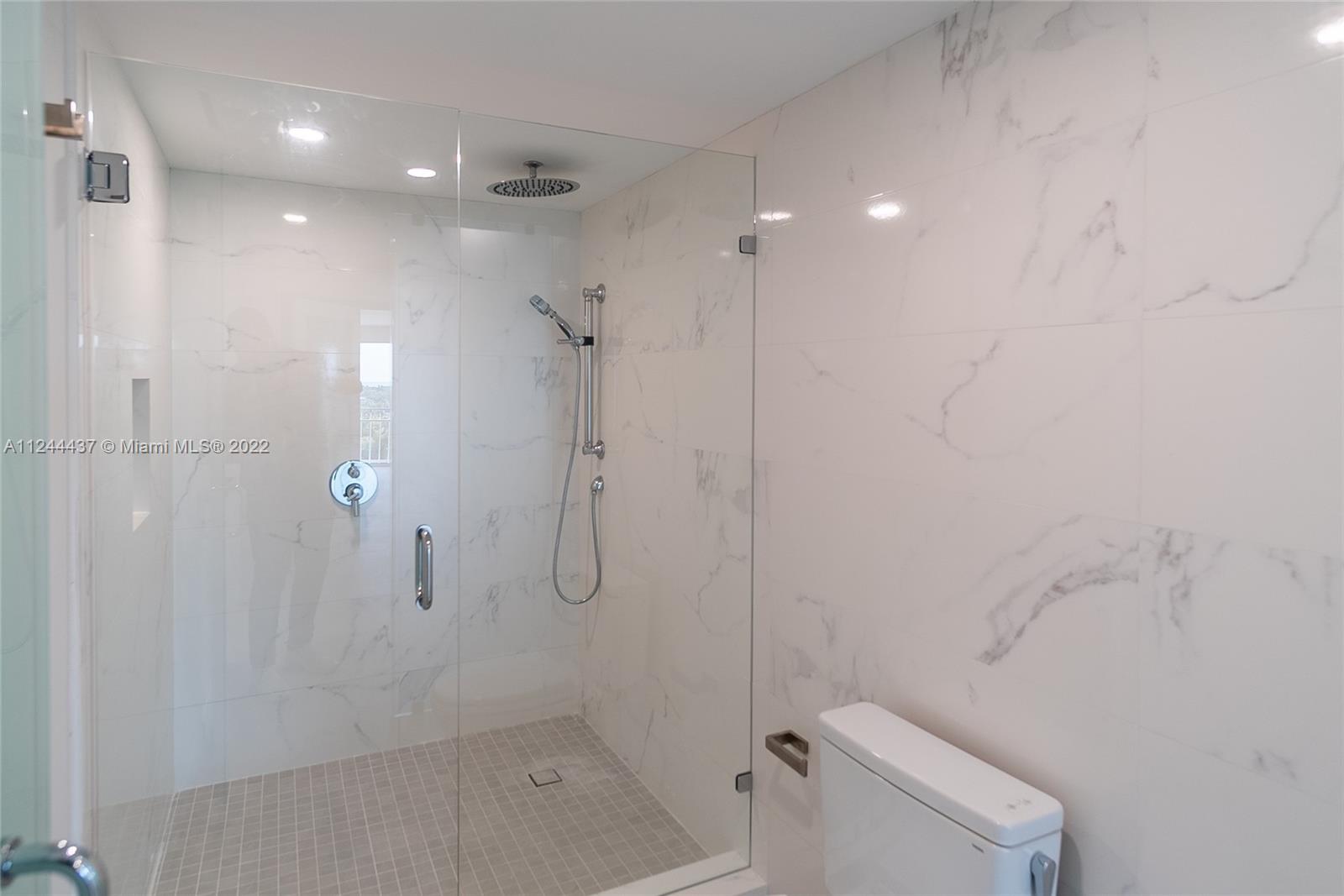 600 Grapetree Dr Unit: 9ES
