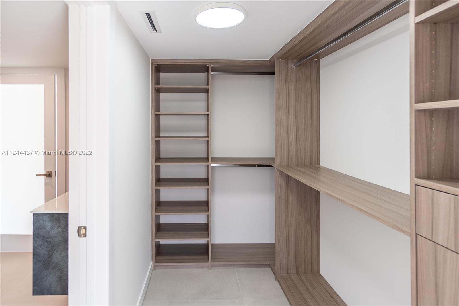 600 Grapetree Dr Unit: 9ES