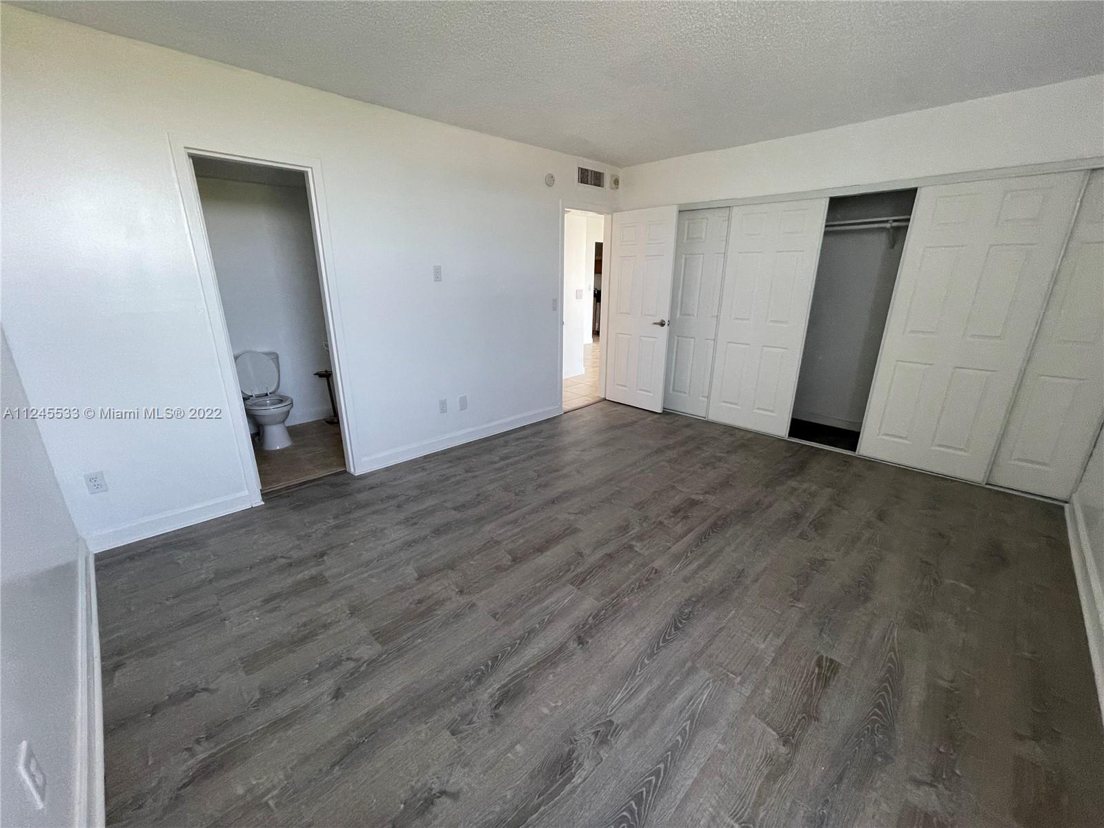 2000 NE 135th St # 610
