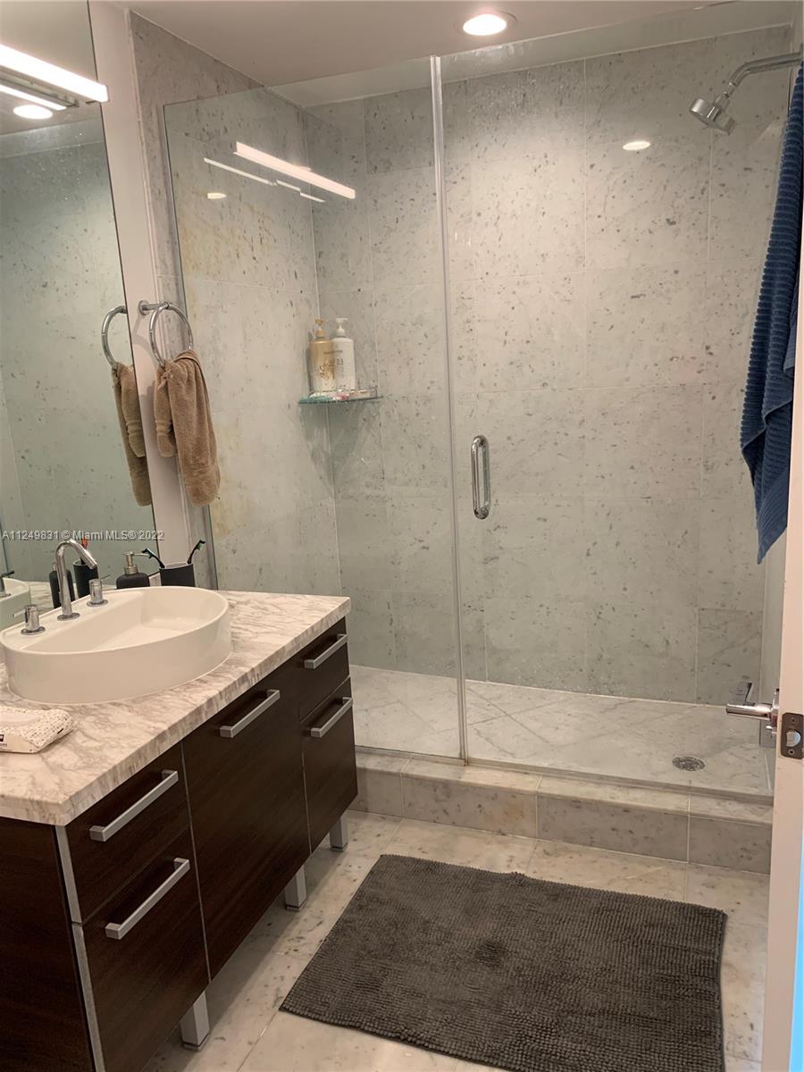 244 Biscayne Blvd # 2605