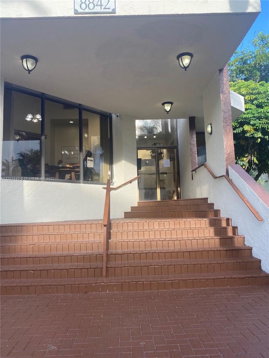 8860 Fontainebleau Blvd # 207