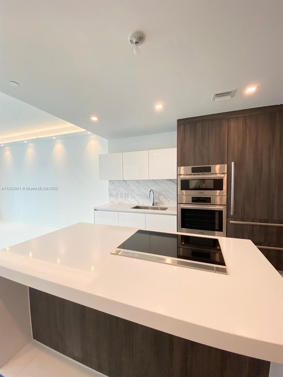 851 NE 1st Ave # 3405