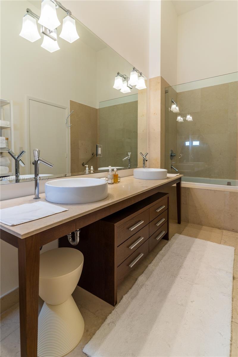 495 Brickell Ave # 1507