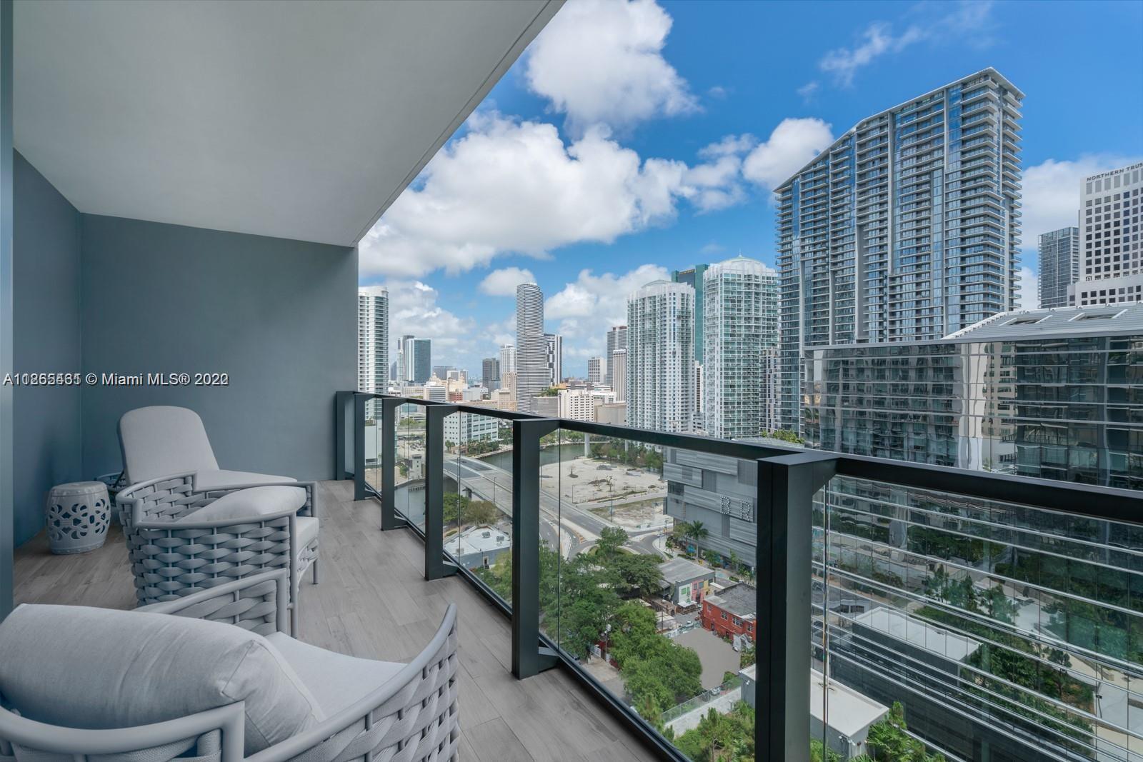 88 SW 7th St # 1107
