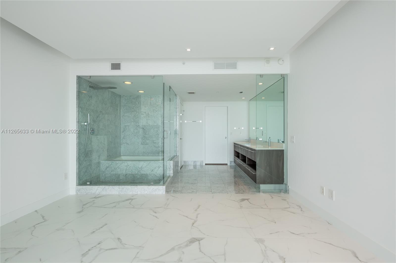 3131 NE 7 AVE # 3005