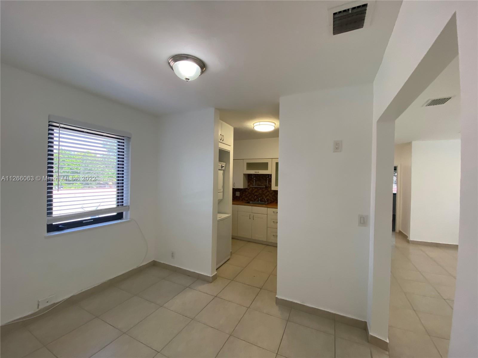 931 NW 1st St # 4