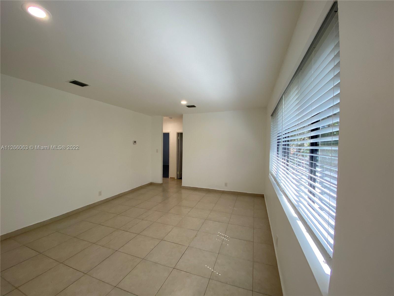 931 NW 1st St # 4