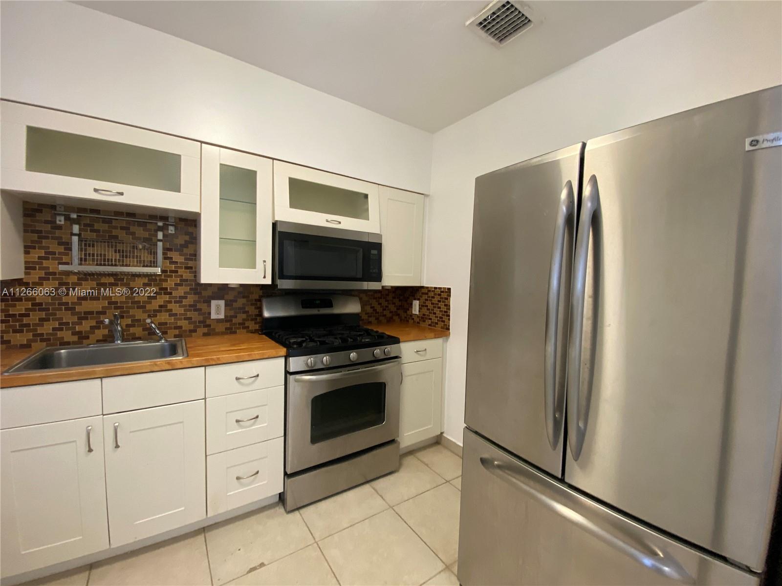 931 NW 1st St # 4