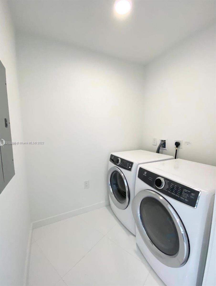 851 NE 1st Ave # 3609