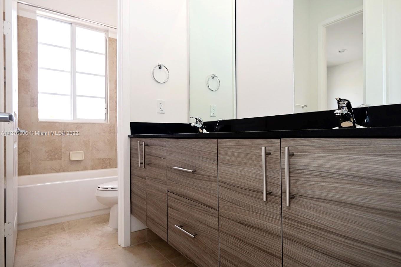2579 SW 81 # 2575