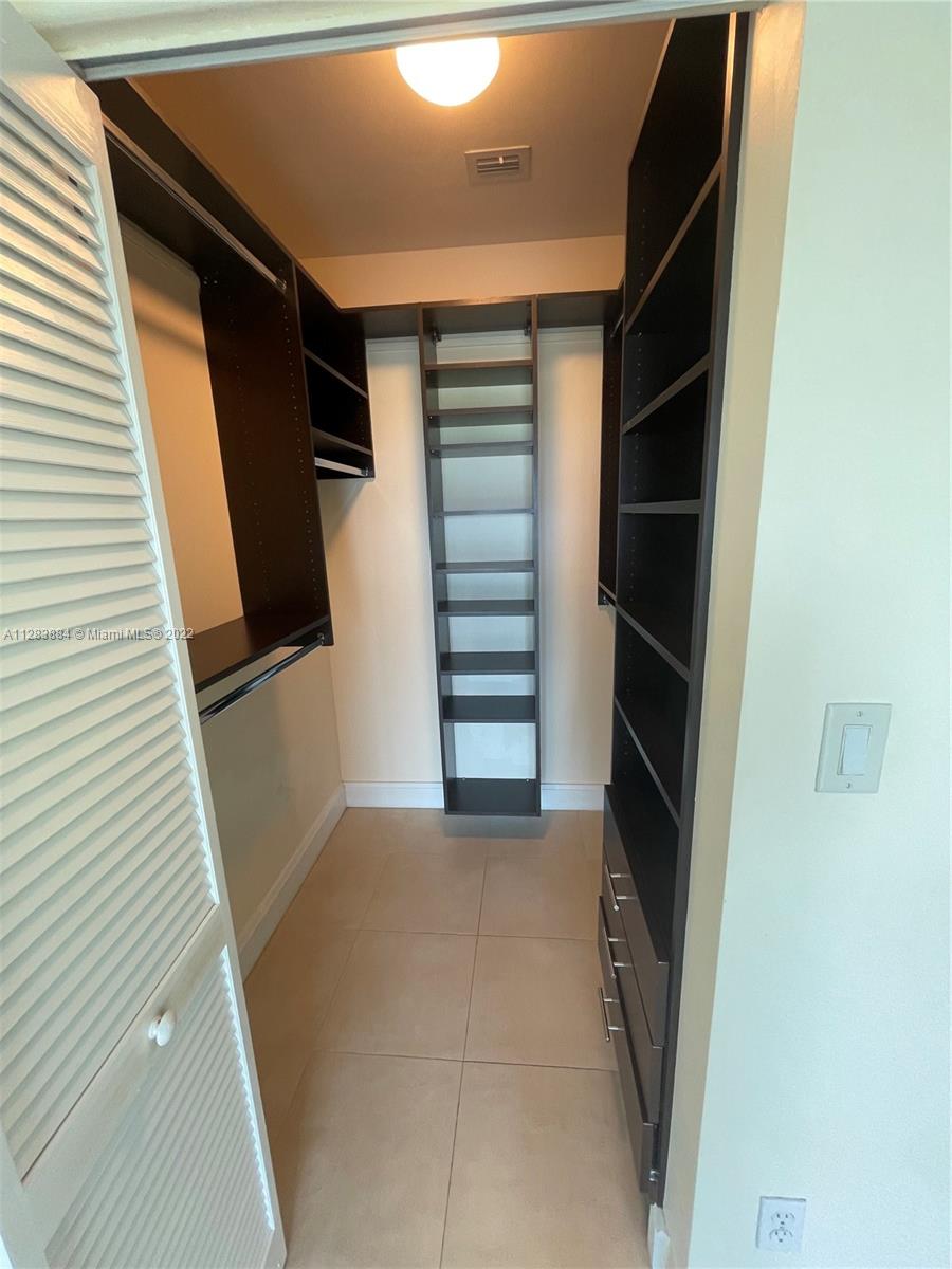 2525 SW 3 # 1505