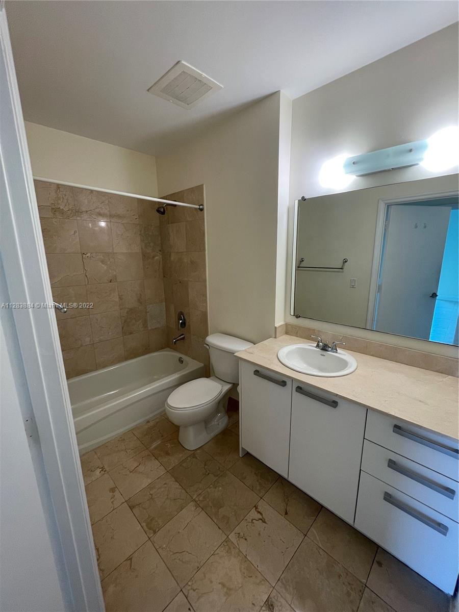 2525 SW 3 # 1505