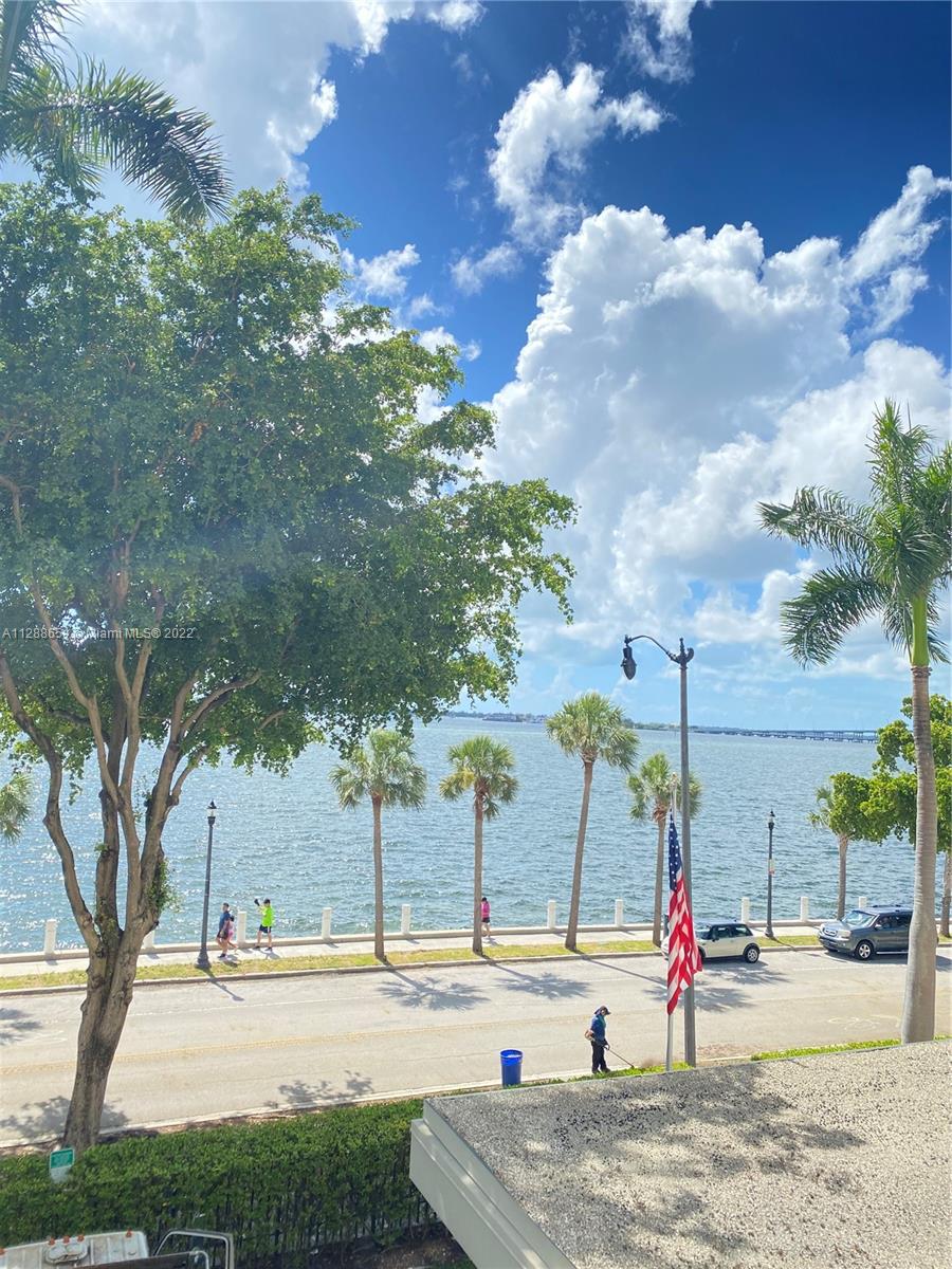 1420 Brickell Bay Dr # 301A