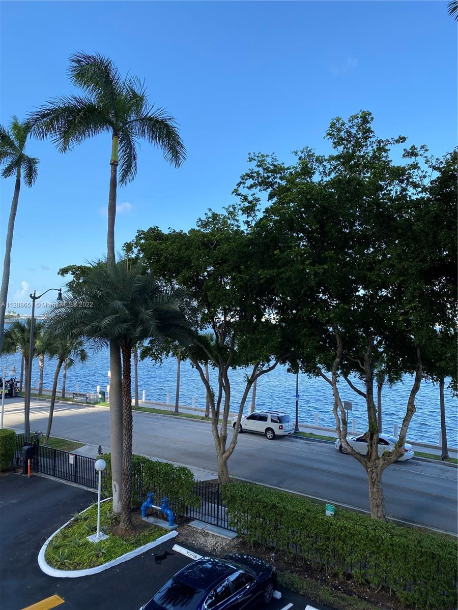 1420 Brickell Bay Dr # 301A