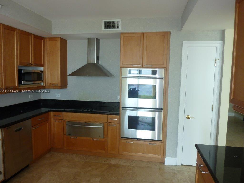 3201 NE 183rd St # 2502