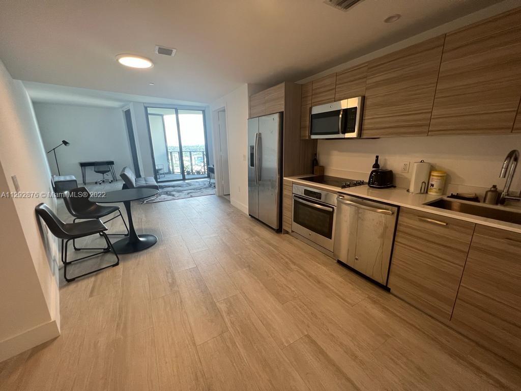 121 NE 34th St # 2014