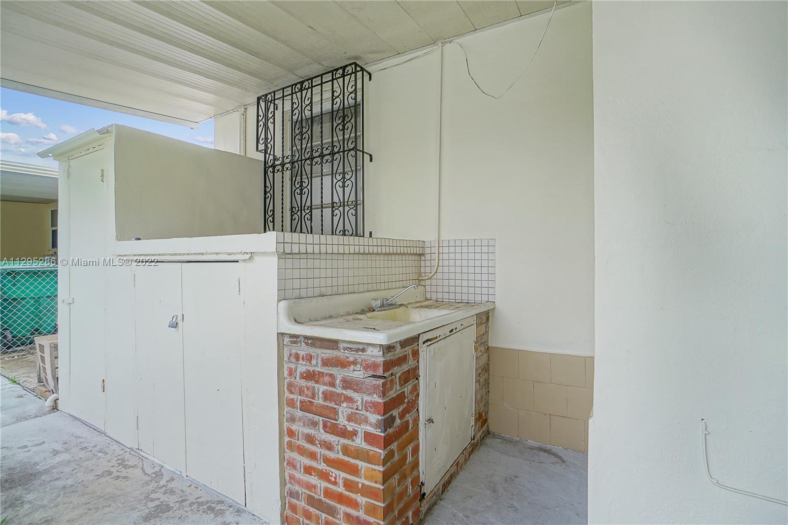 131 SW 51st Pl