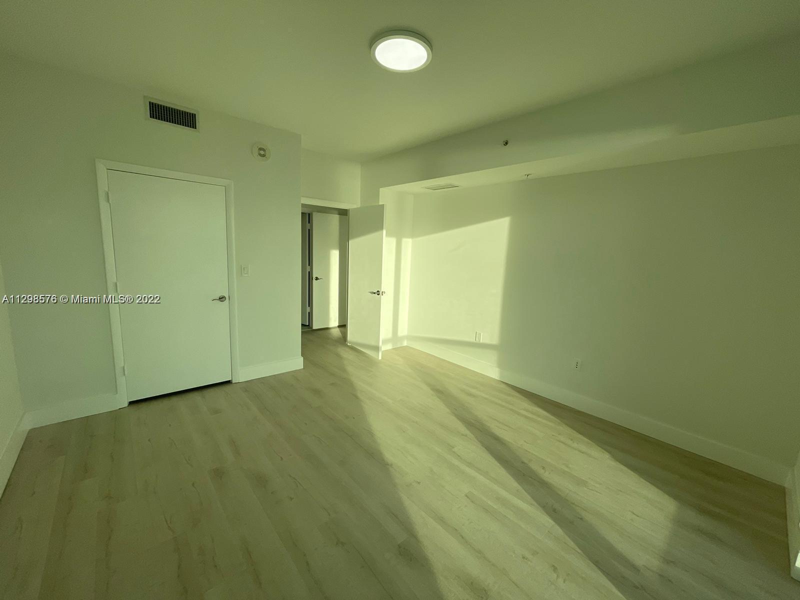 253 NE 2nd St # 1605