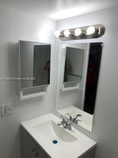 498 NW 165th Street Rd # 106 Unit: D-106