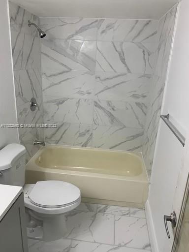 498 NW 165th Street Rd # 106 Unit: D-106