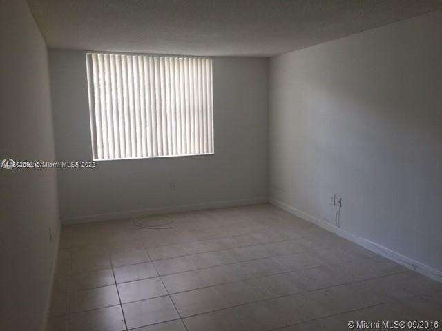 498 NW 165th Street Rd # 106 Unit: D-106
