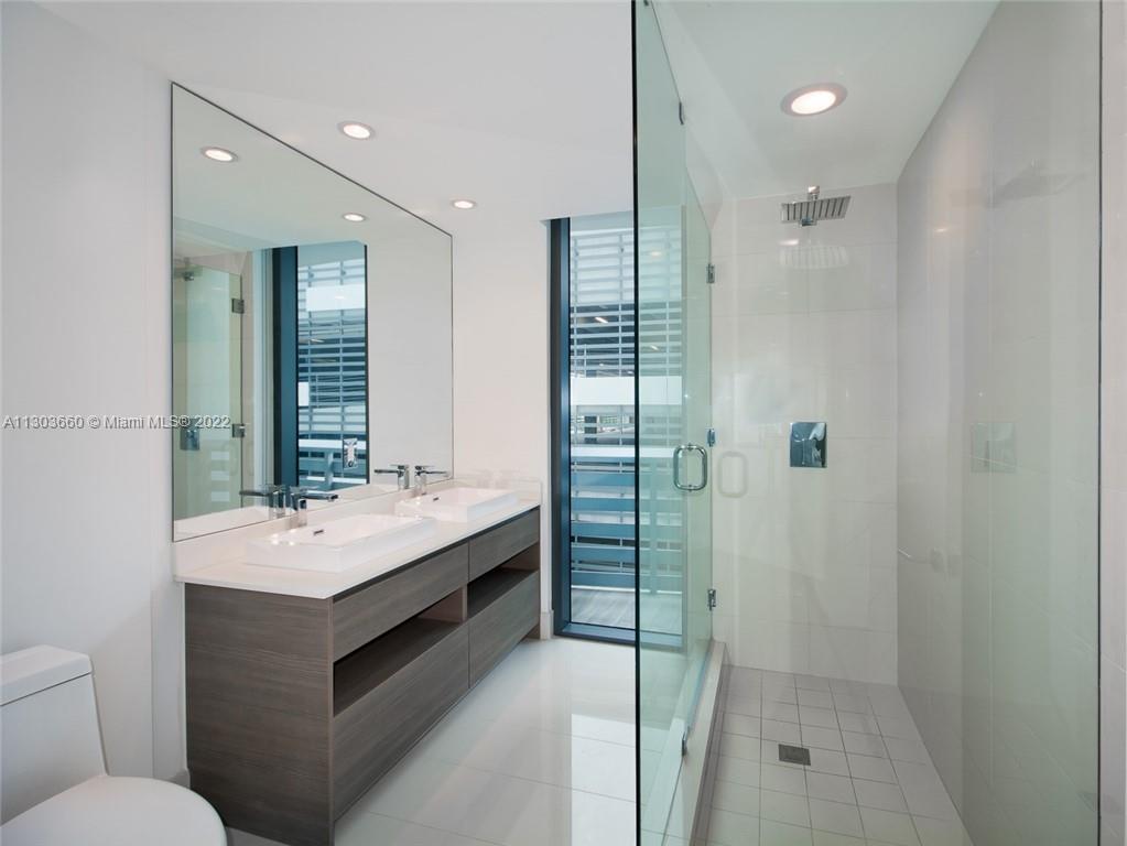 460 NE 28 ST # 501