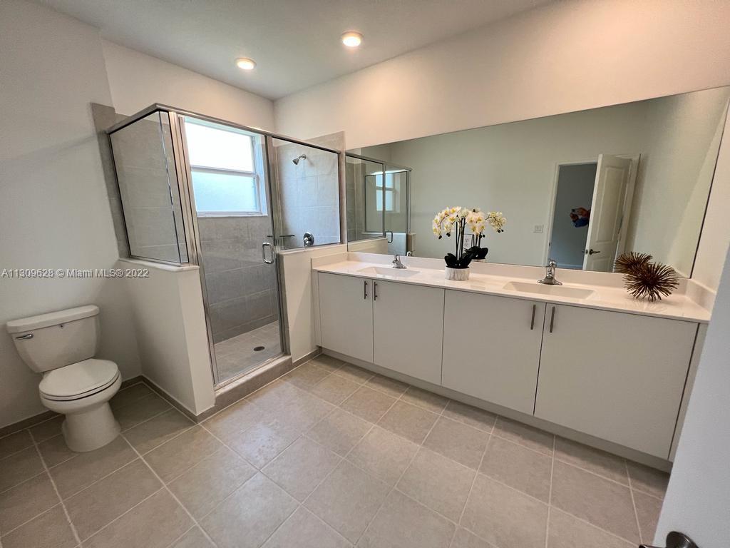 1050 SE 26th Ter # 1050