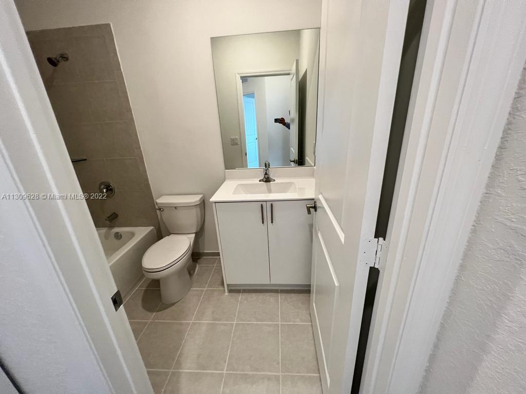 1050 SE 26th Ter # 1050