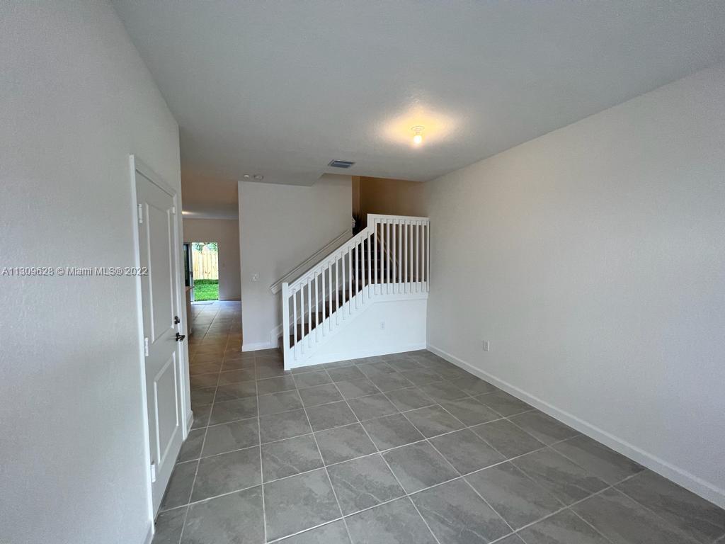 1050 SE 26th Ter # 1050