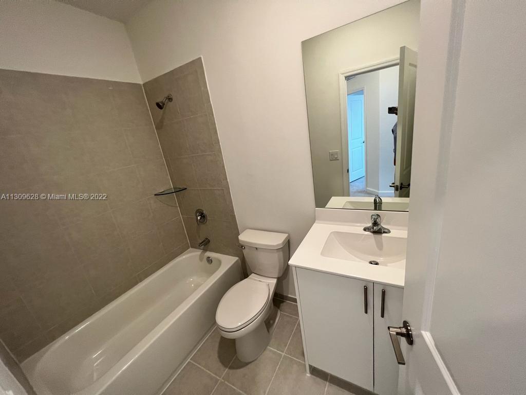 1050 SE 26th Ter # 1050
