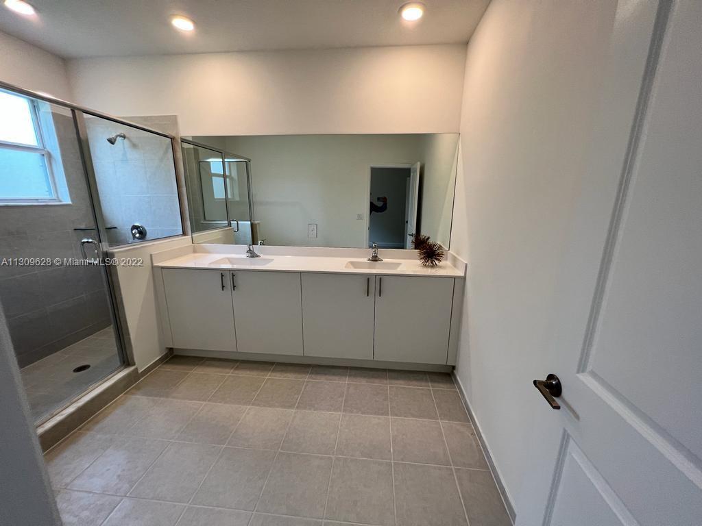 1050 SE 26th Ter # 1050