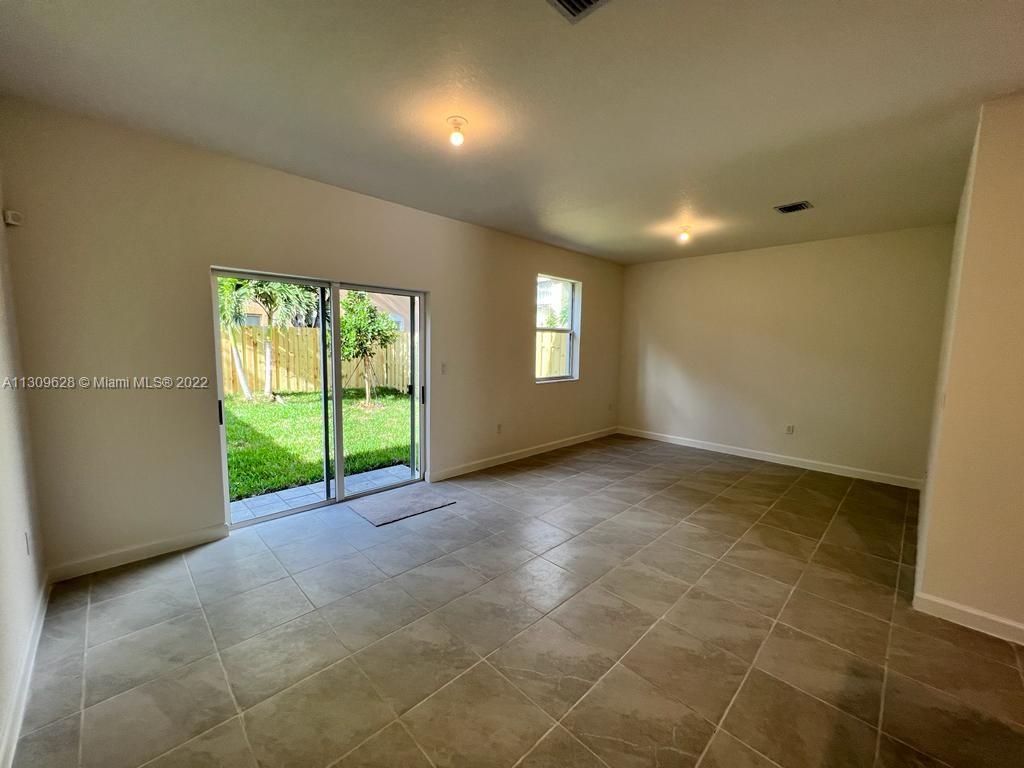 1050 SE 26th Ter # 1050