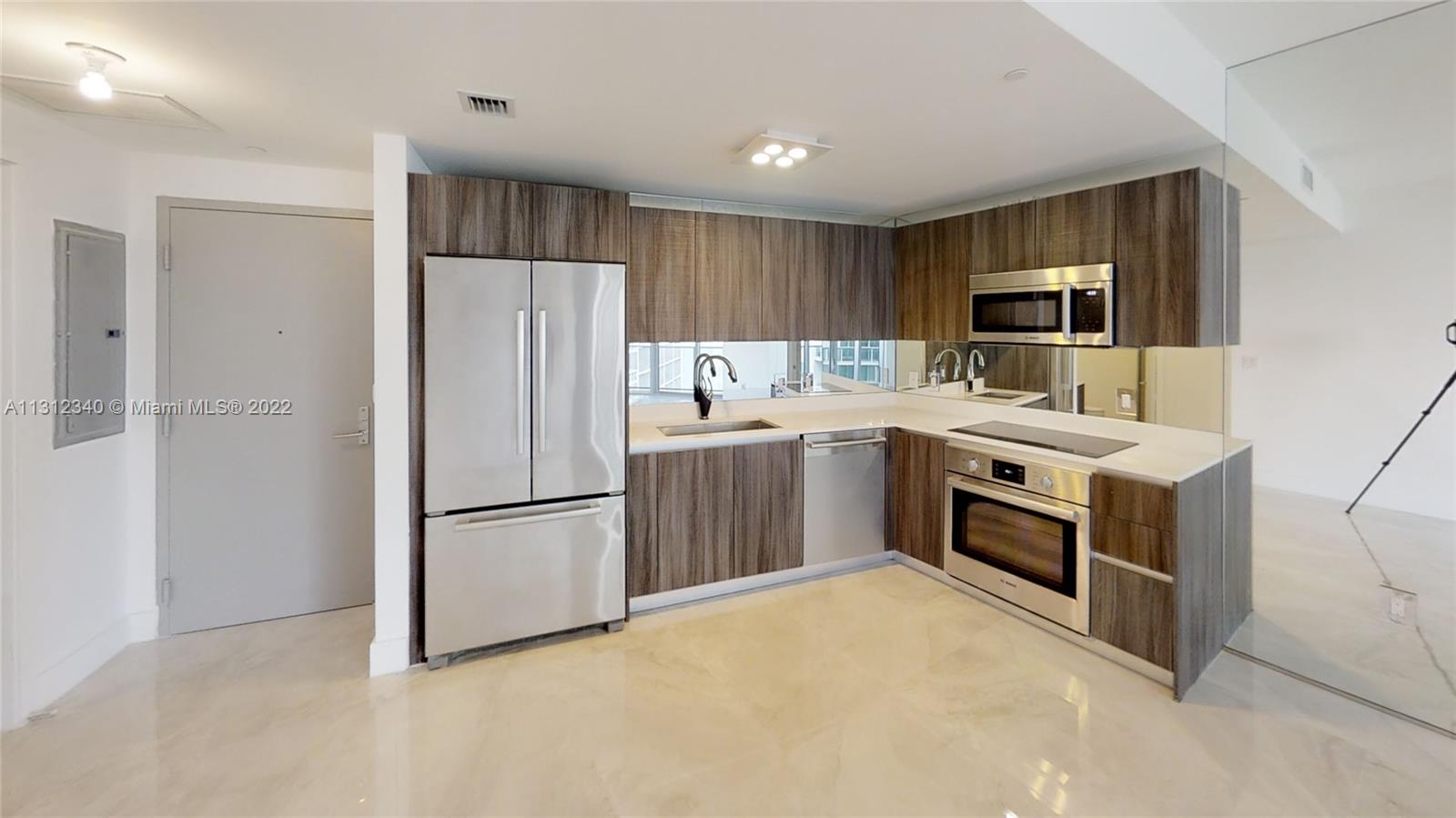 488 NE 18 st # 801