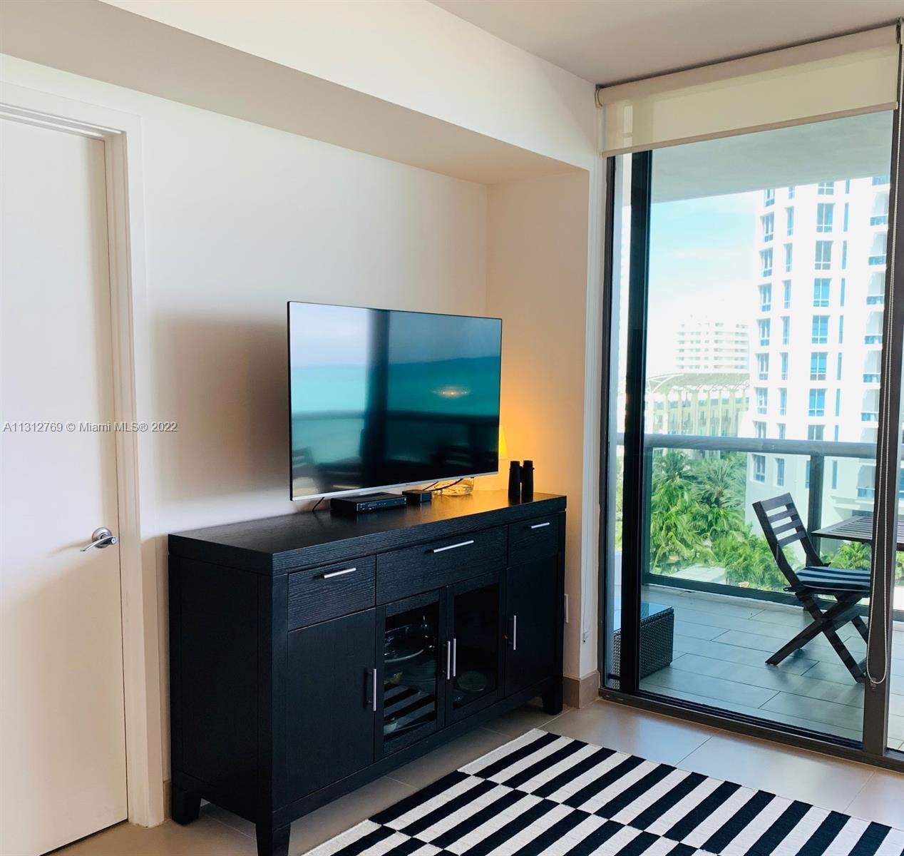 5875 Collins Ave # 903