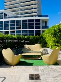 5875 Collins Ave # 903