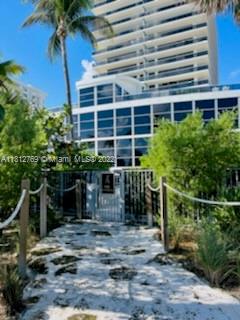 5875 Collins Ave # 903