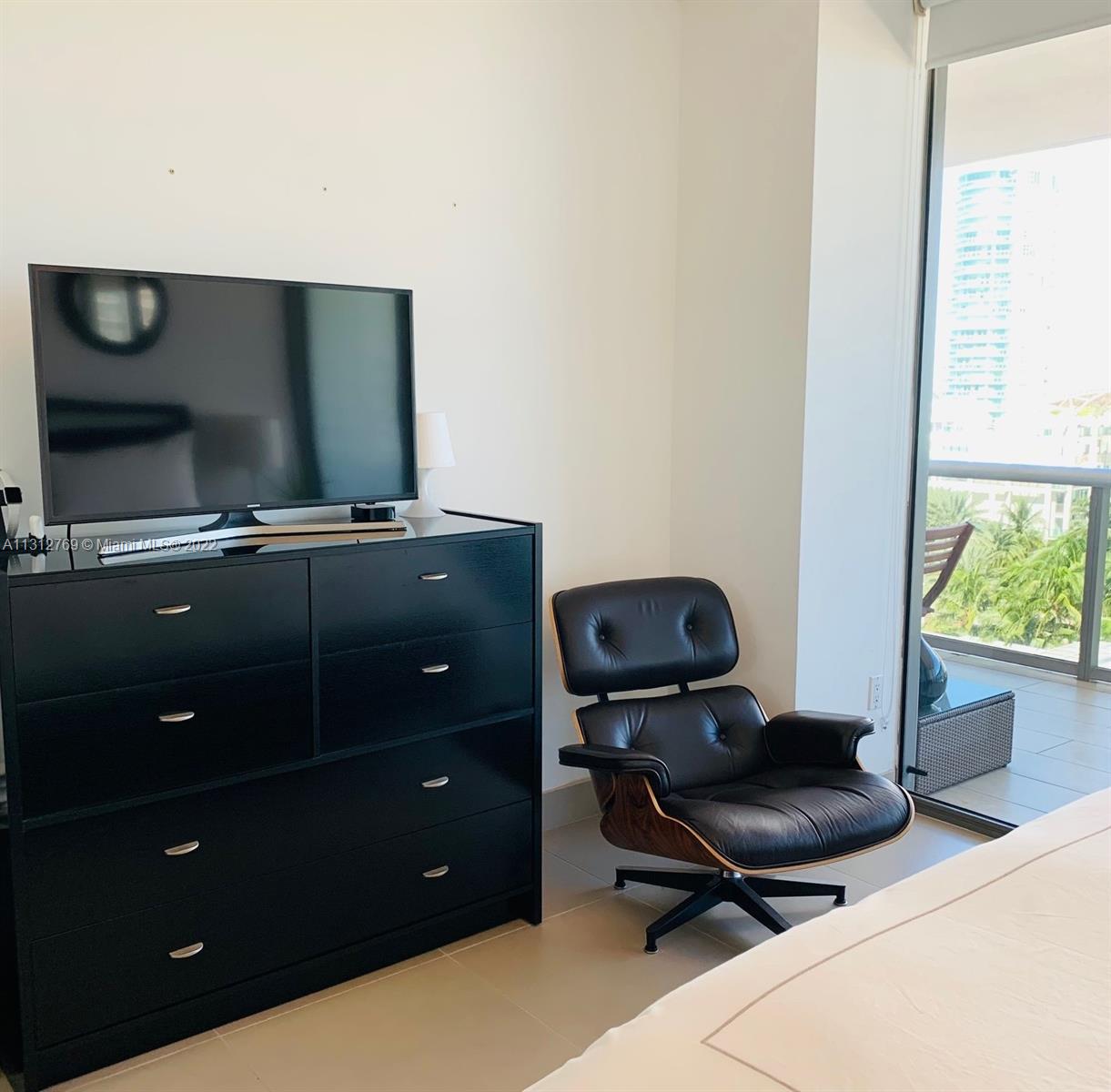 5875 Collins Ave # 903
