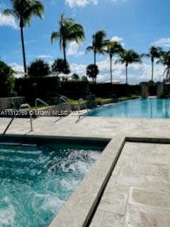5875 Collins Ave # 903