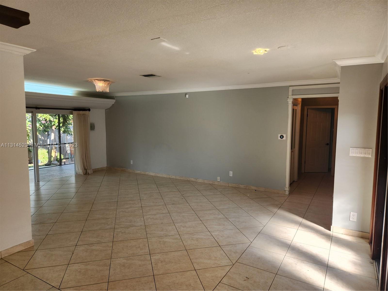 8645 SW 47th Ter