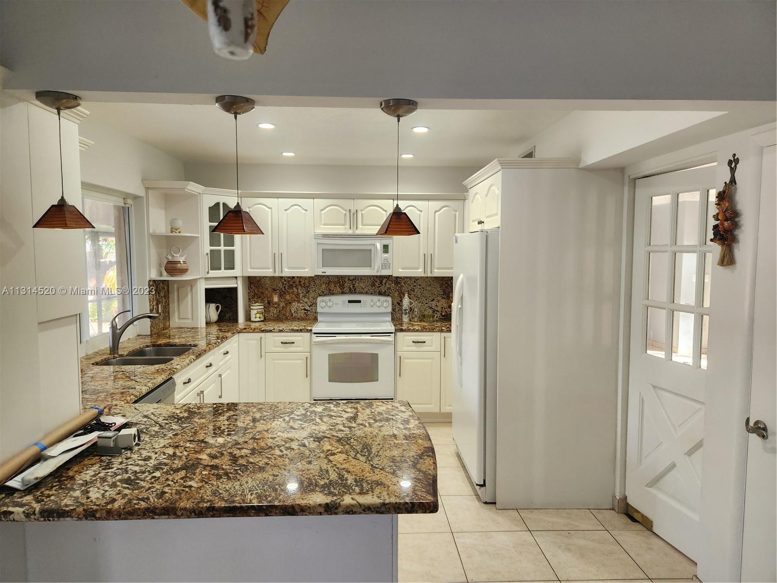 8645 SW 47th Ter