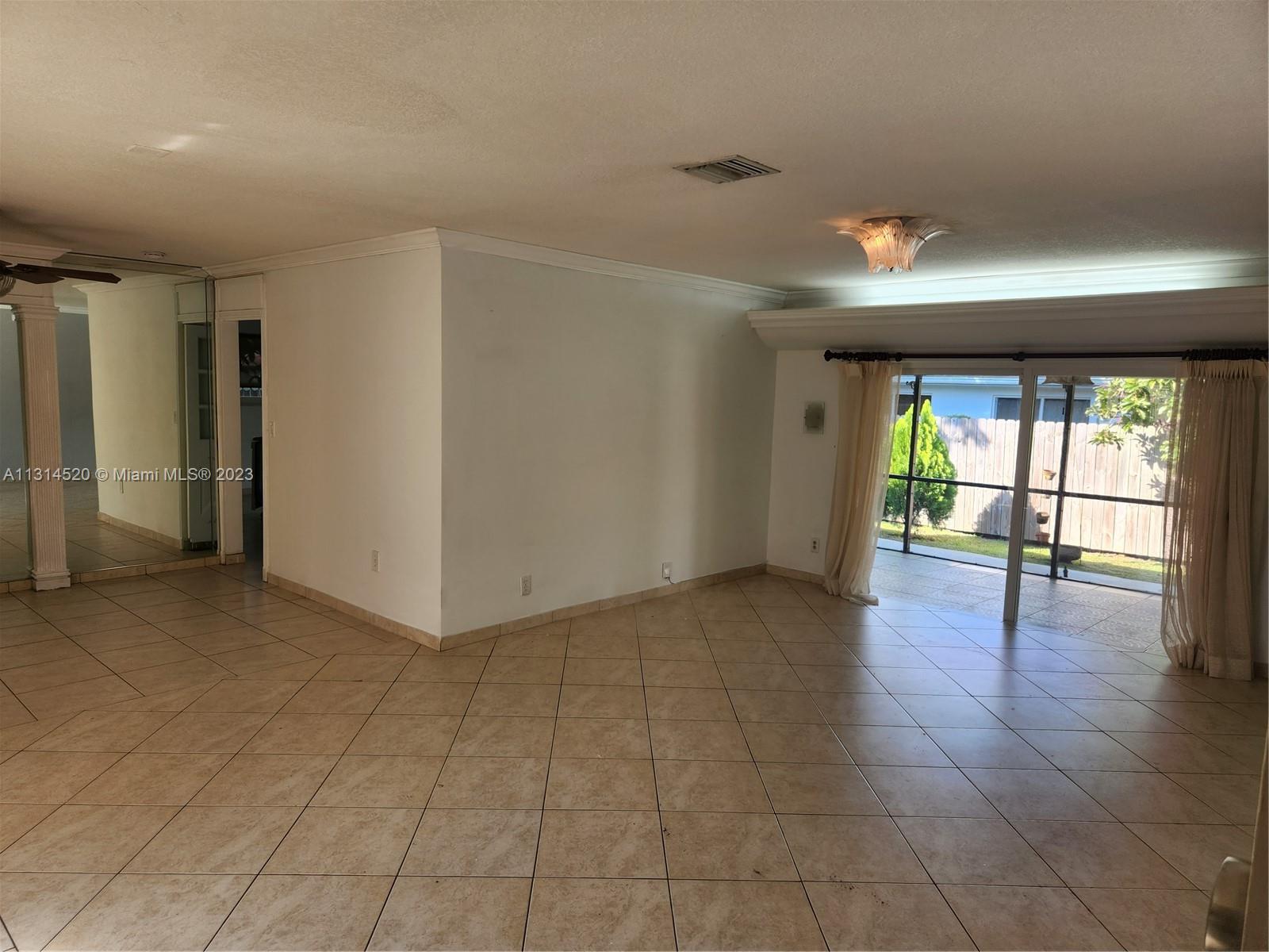 8645 SW 47th Ter
